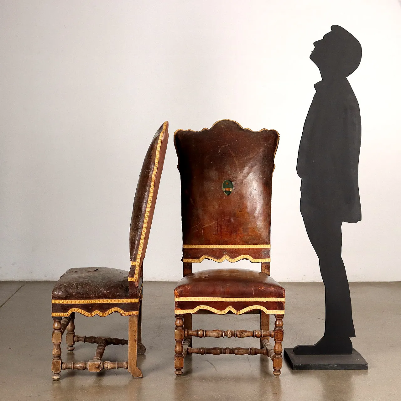 Pair of walnut & leather chairs with coat of arms, 18th century 2