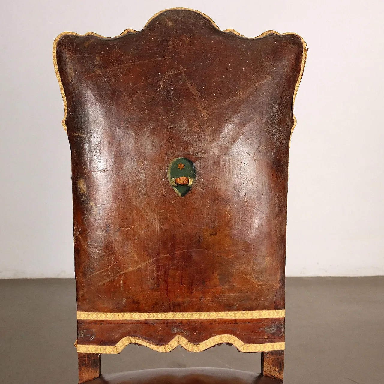 Pair of walnut & leather chairs with coat of arms, 18th century 3