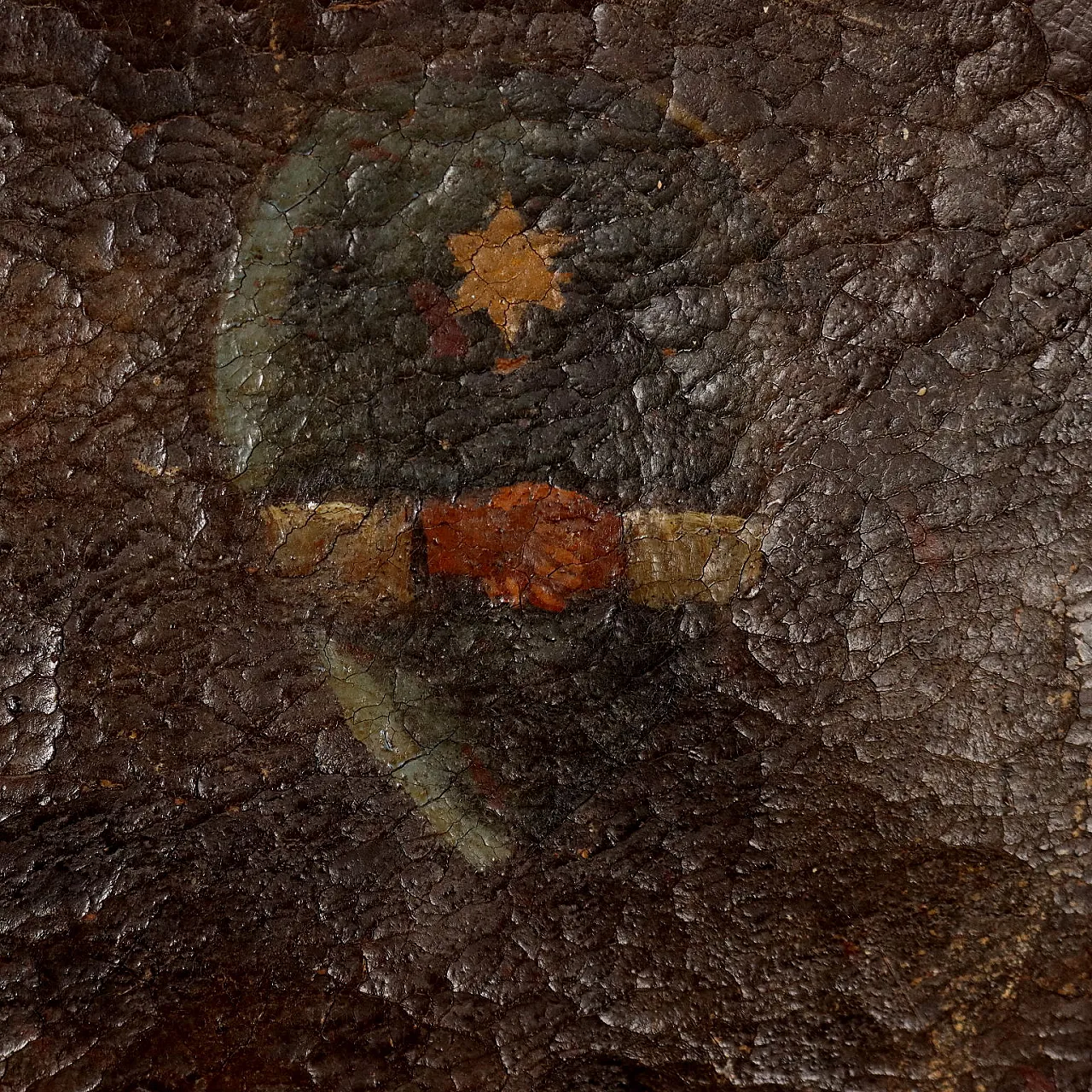 Pair of walnut & leather chairs with coat of arms, 18th century 9