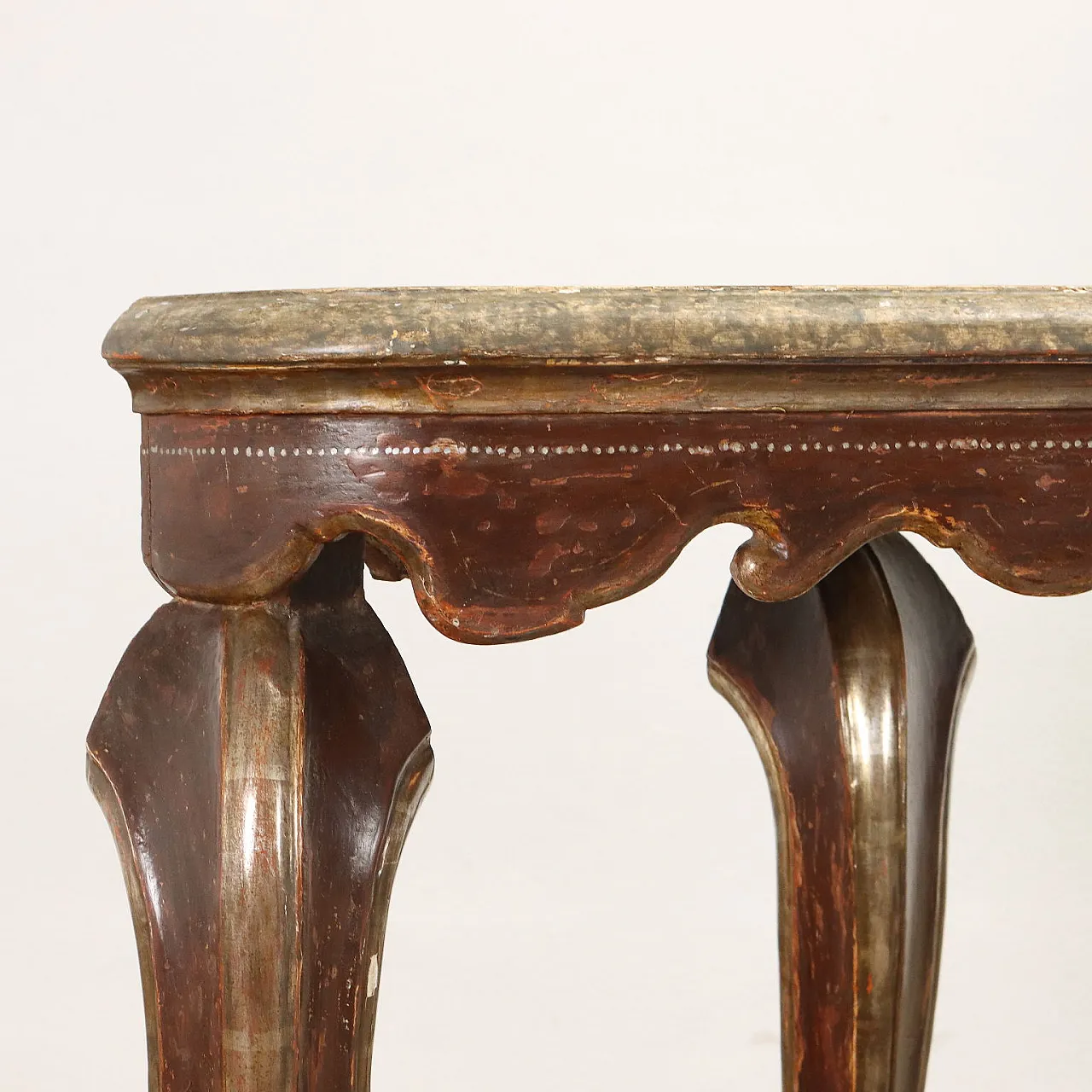Pair of Barocchetto style gilded and lacquered wood corner consoles 3
