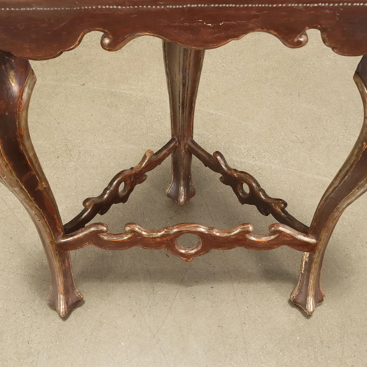 Pair of Barocchetto style gilded and lacquered wood corner consoles 5