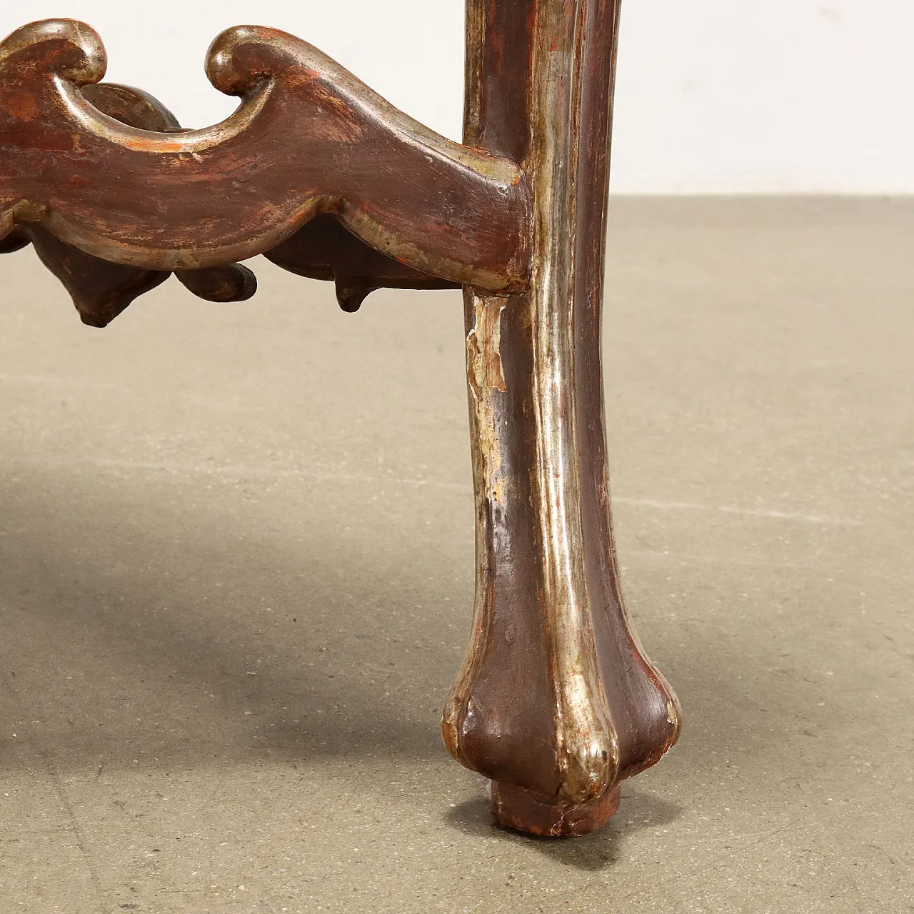 Pair of Barocchetto style gilded and lacquered wood corner consoles 6