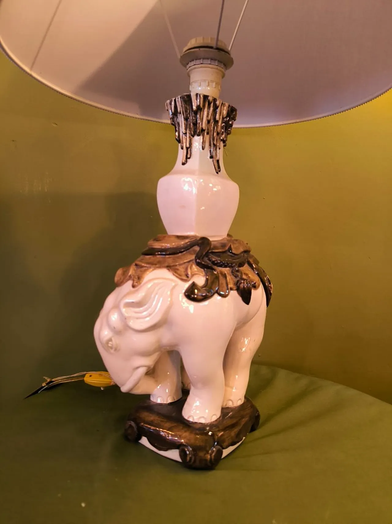 Pair of elephant lamps with lampshades, 1960s 5