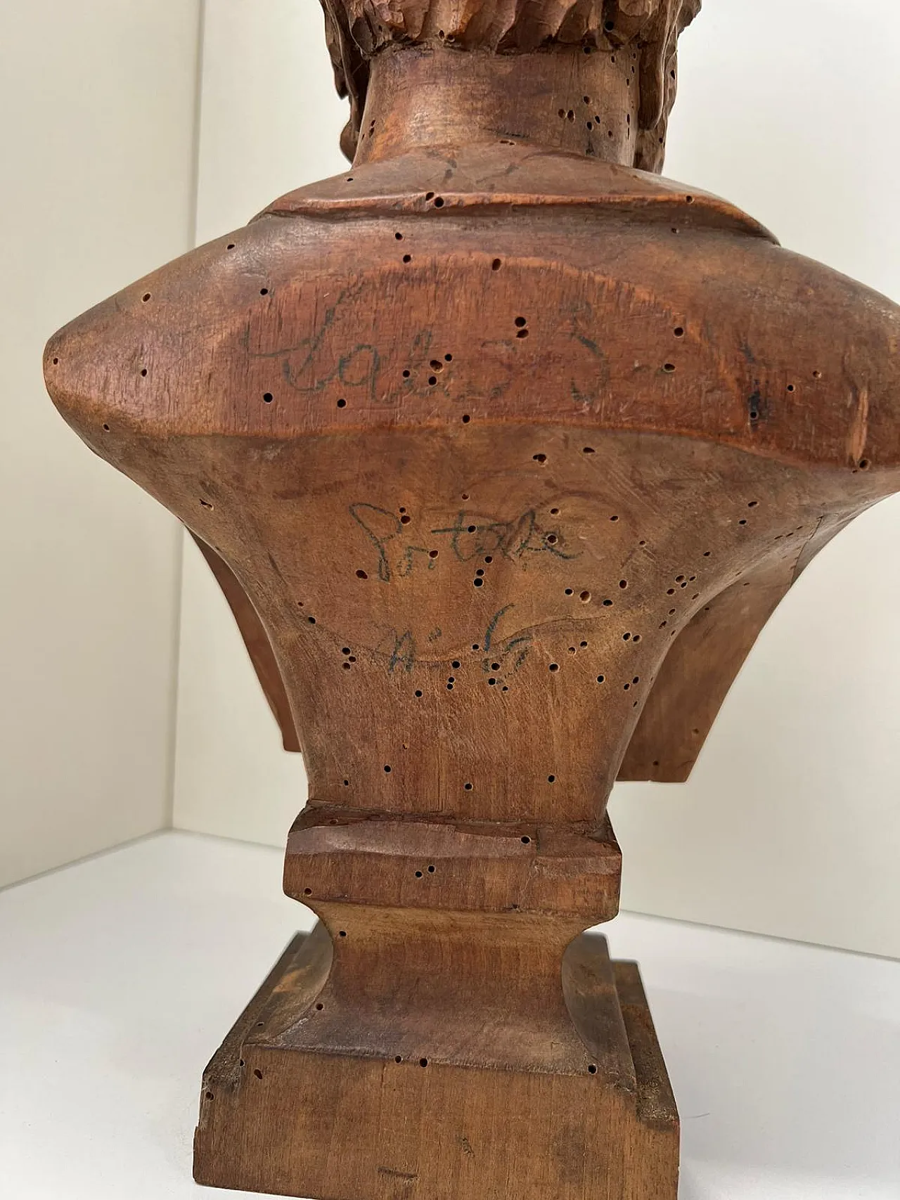 Busto in legno di noce, '800 6