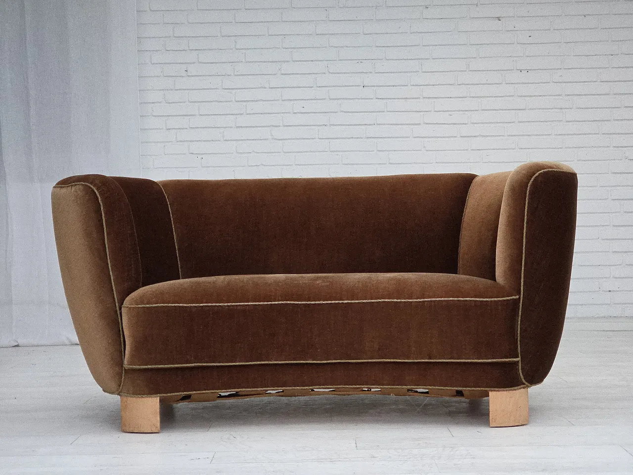 Curved 2-seater sofa in brown velvet, 1960s 1