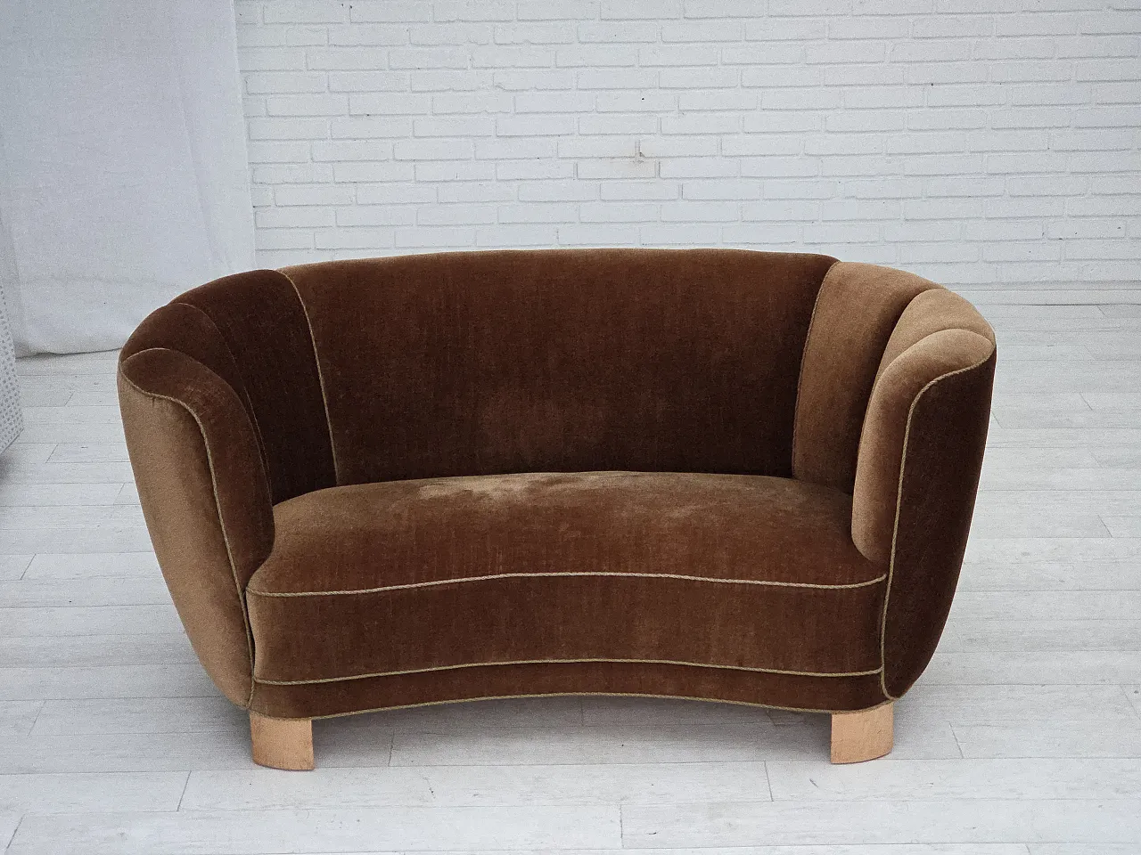 Curved 2-seater sofa in brown velvet, 1960s 2