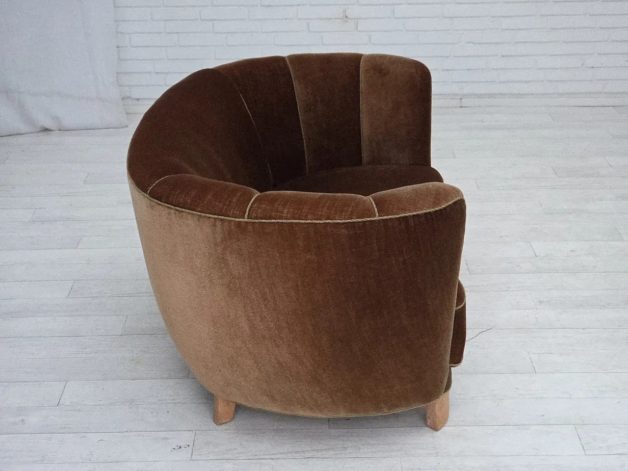 Curved 2-seater sofa in brown velvet, 1960s 8