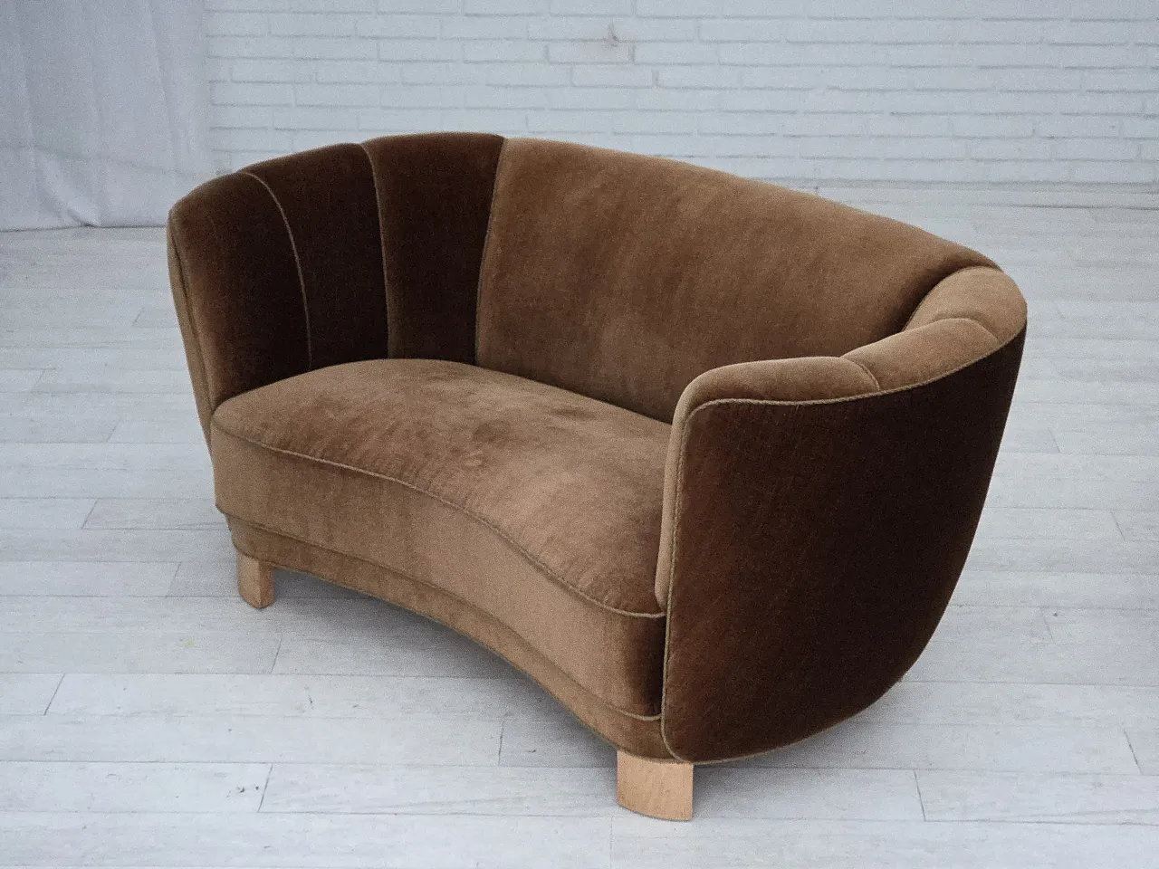 Curved 2-seater sofa in brown velvet, 1960s 17