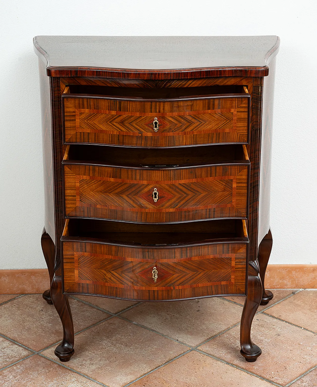 Comodino Luigi XIV in noce, XVIII secolo 2