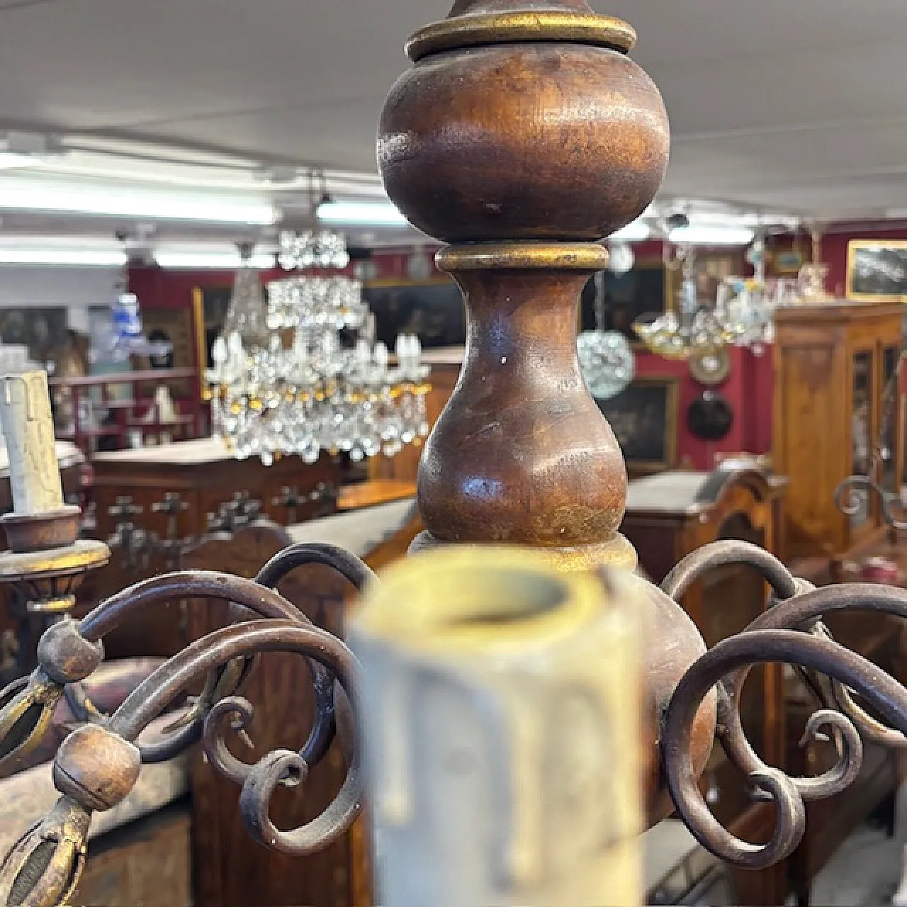 Lampadario 8 luci legno tornito  e ferro battuto, 1940 6