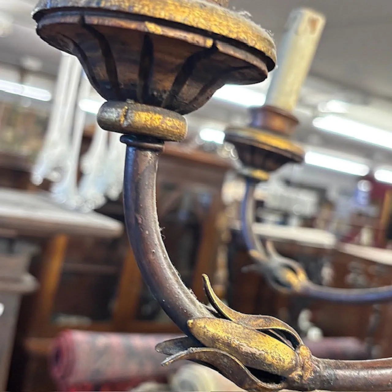 Lampadario 8 luci legno tornito  e ferro battuto, 1940 9