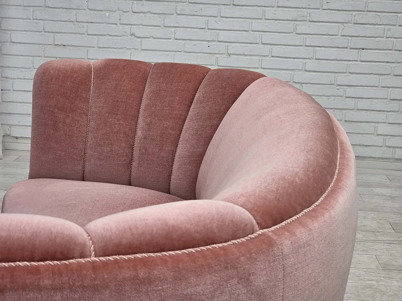Danish 2-seater curved sofa in salmon pink velvet, 1970s 18