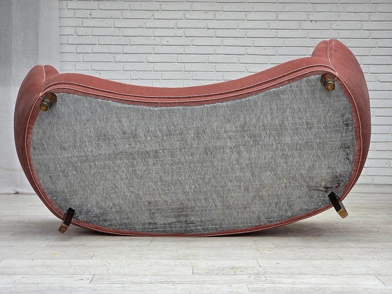 Danish 2-seater curved sofa in salmon pink velvet, 1970s 20