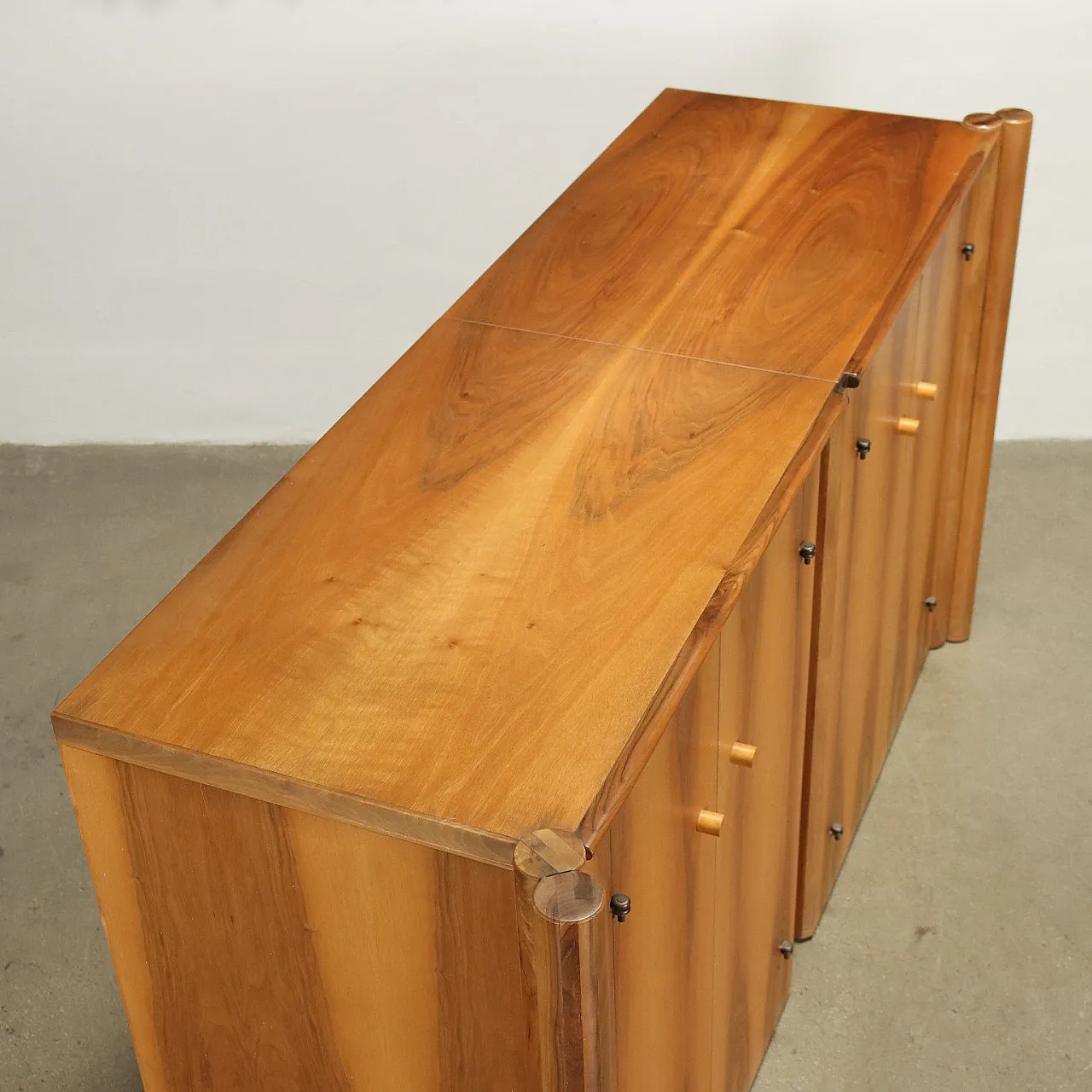 Credenza Scuderia in noce nazionale di Carlo Scarpa per Bernini, anni '70 10