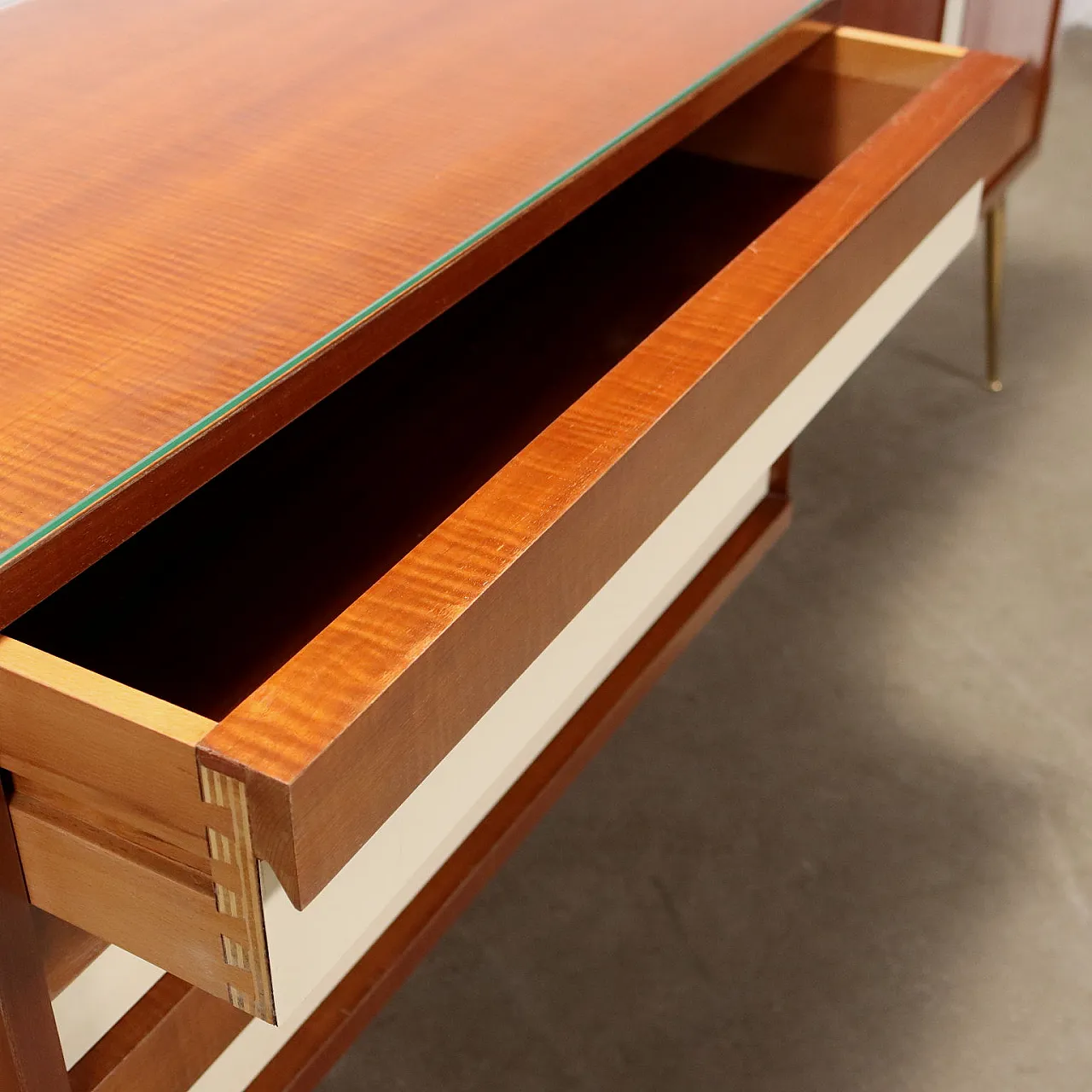 Mobile a cassetti in laminato e mogano impiallacciato, metà '900 4