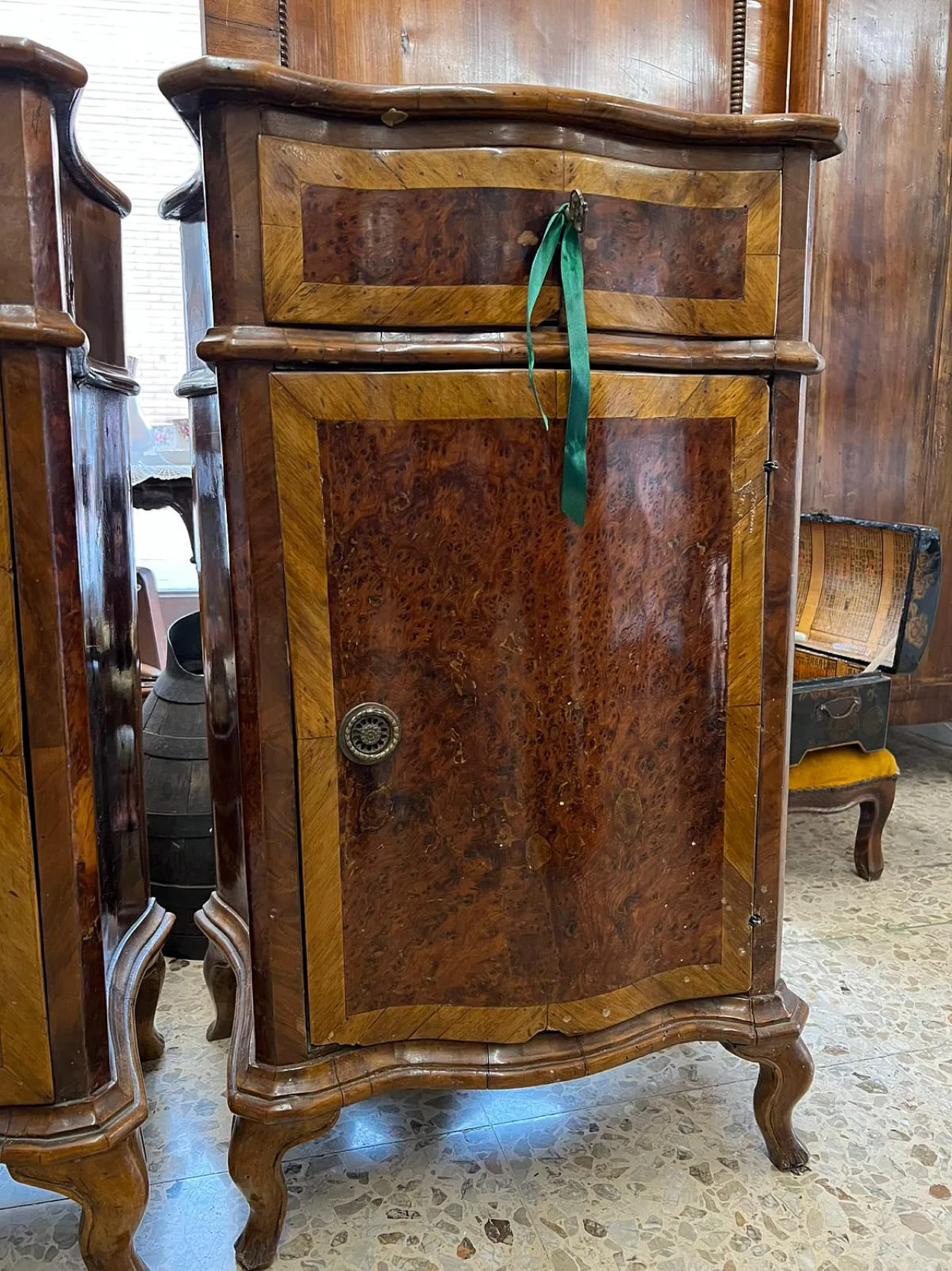 Coppia di comodini in radica di noce, '800 5