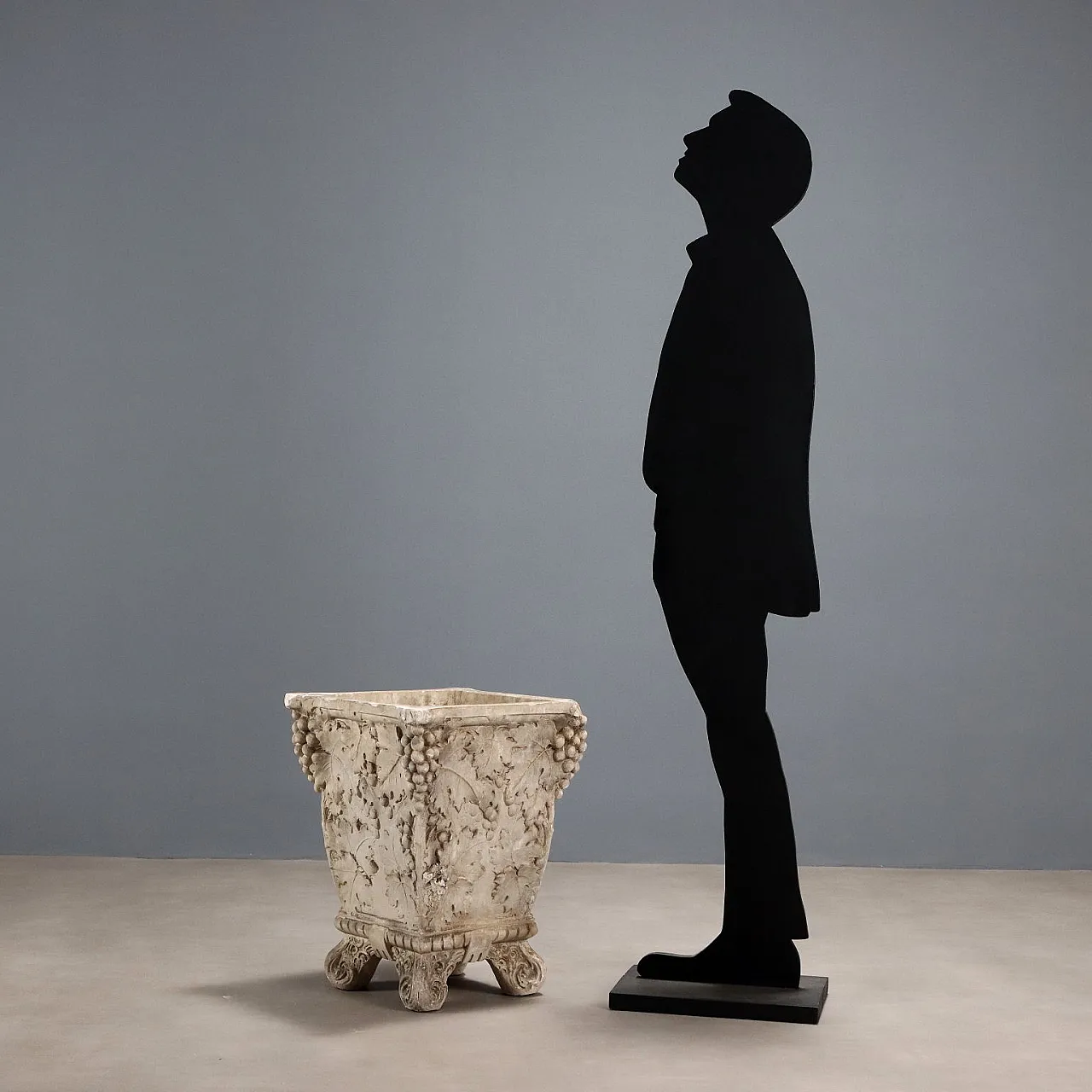 Vaso in gesso con altorilievi, '800 2