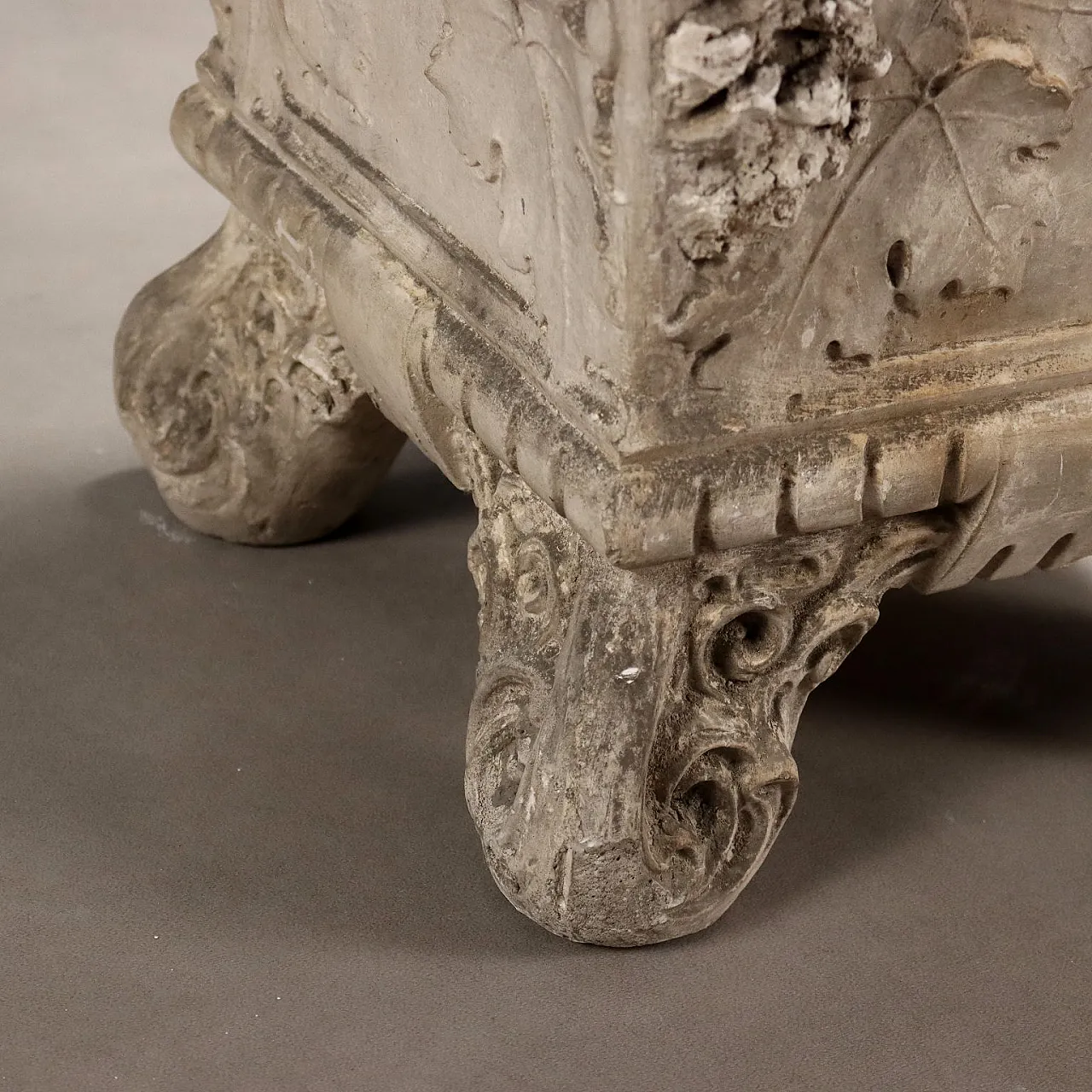 Vaso in gesso con altorilievi, '800 4