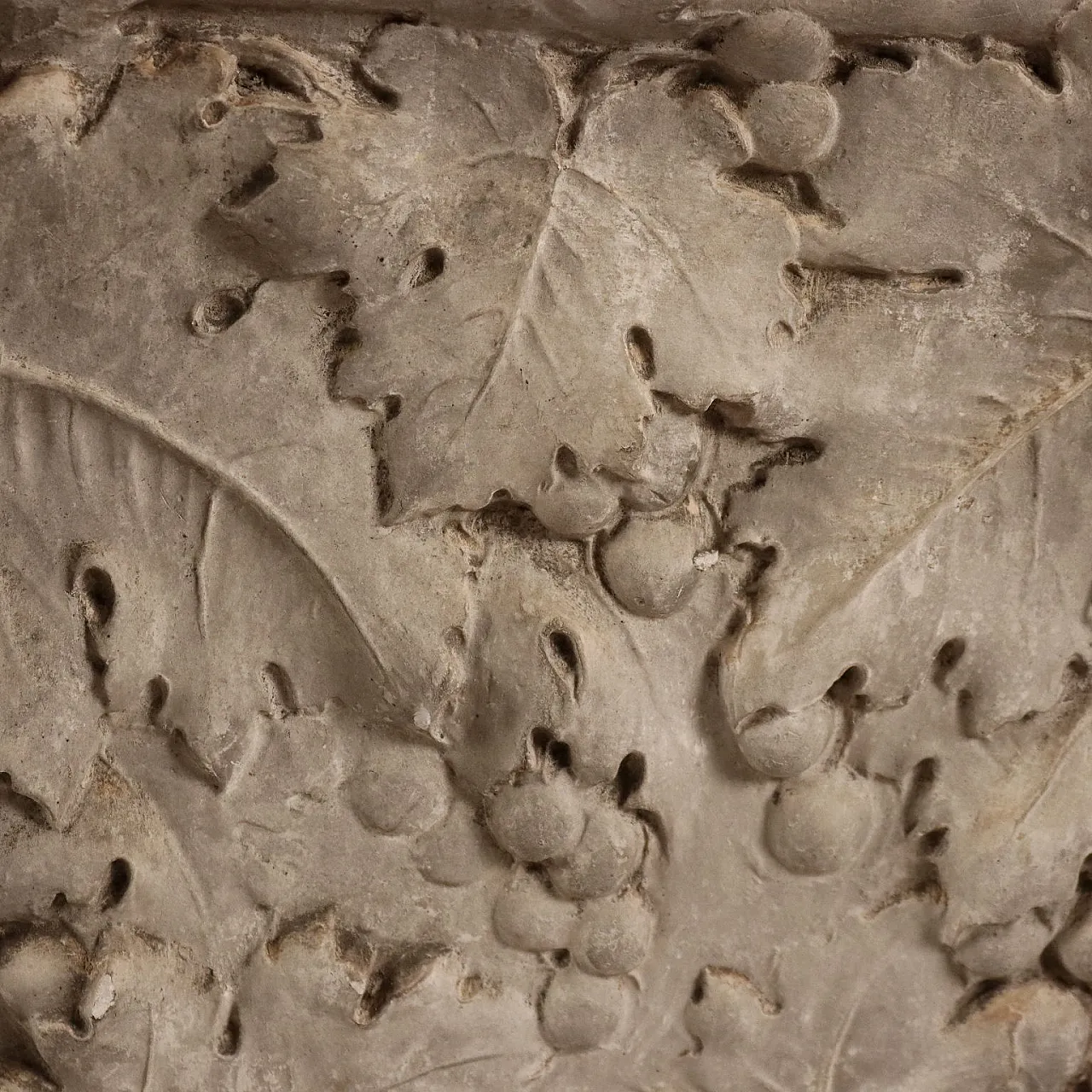 Vaso in gesso con altorilievi, '800 5