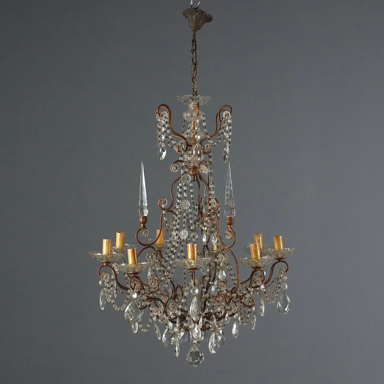 Lampadario a nove luci in ferro dorato e vetro, fine '800 1