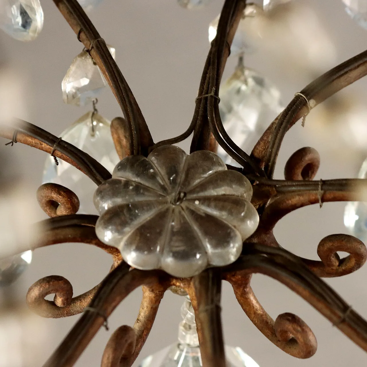 Lampadario a nove luci in ferro dorato e vetro, fine '800 9