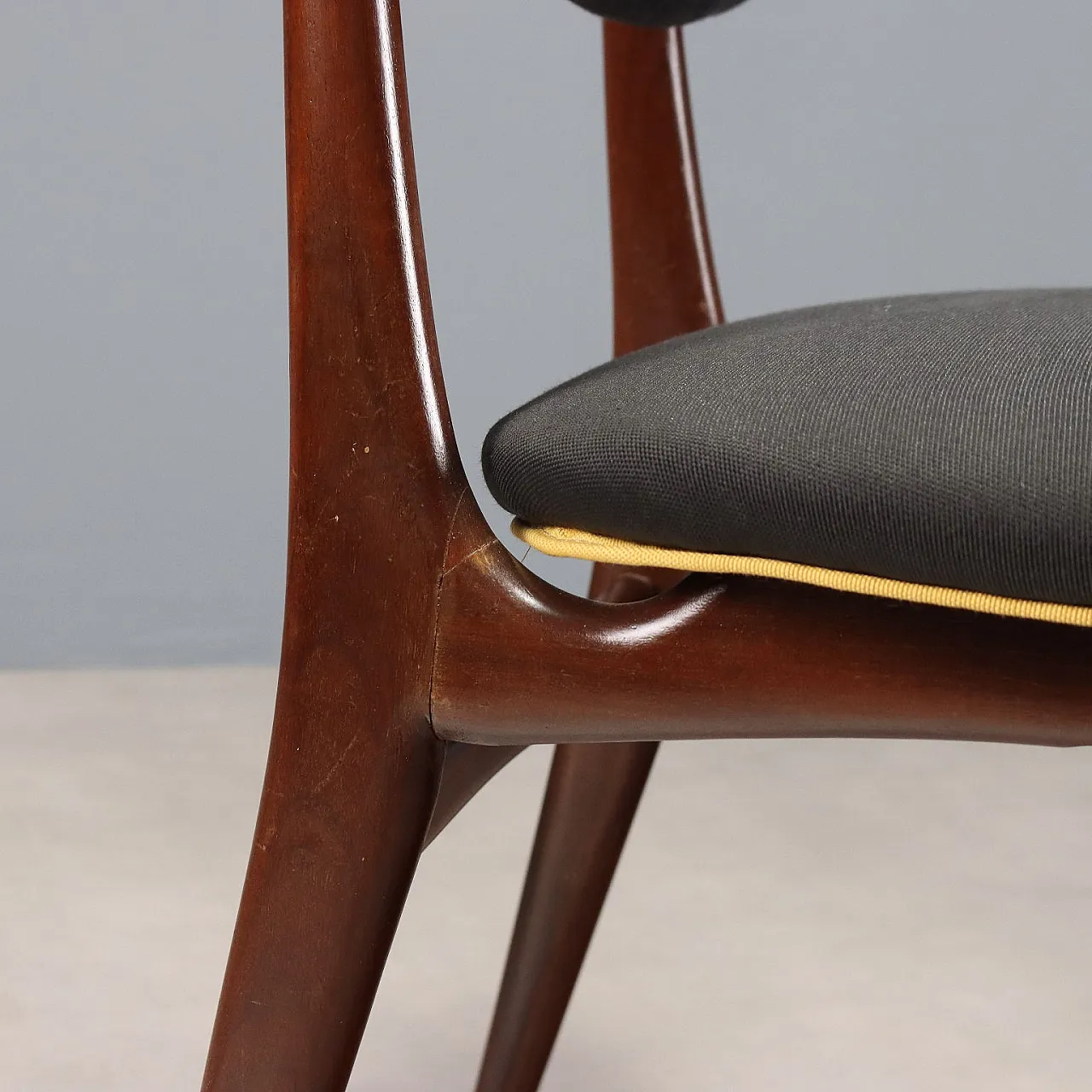 Sedia da pranzo in legno e in tessuto grigio, '900 5