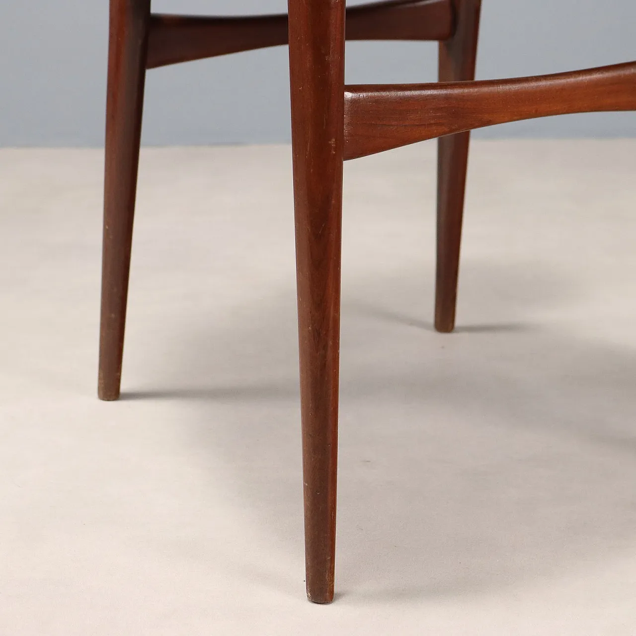 Sedia da pranzo in legno e in tessuto grigio, '900 6