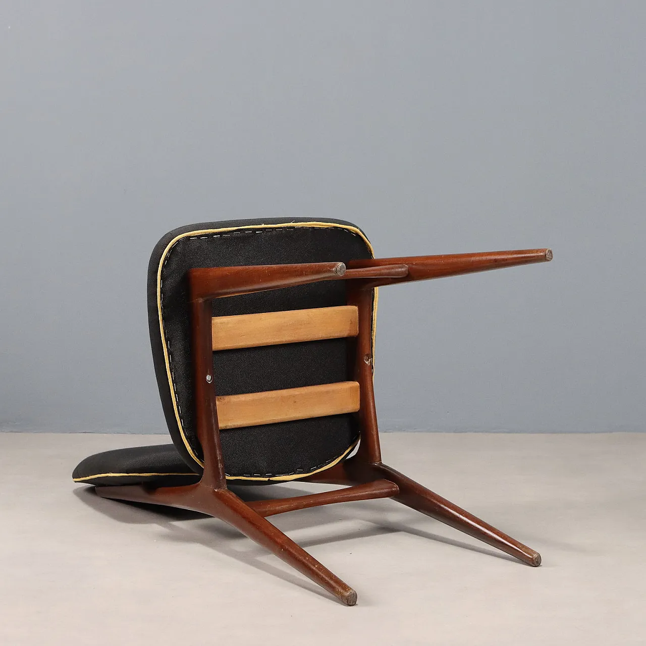 Sedia da pranzo in legno e in tessuto grigio, '900 9