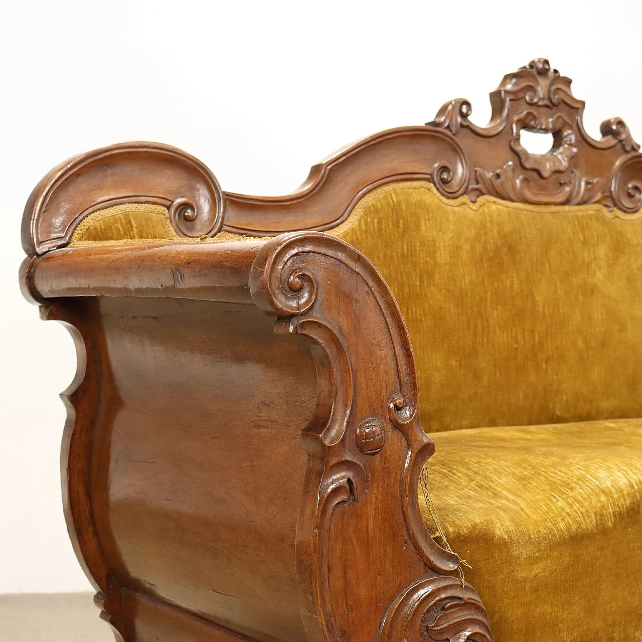 Sofa Louis Philippe in walnut carving Italy, 19th century 3