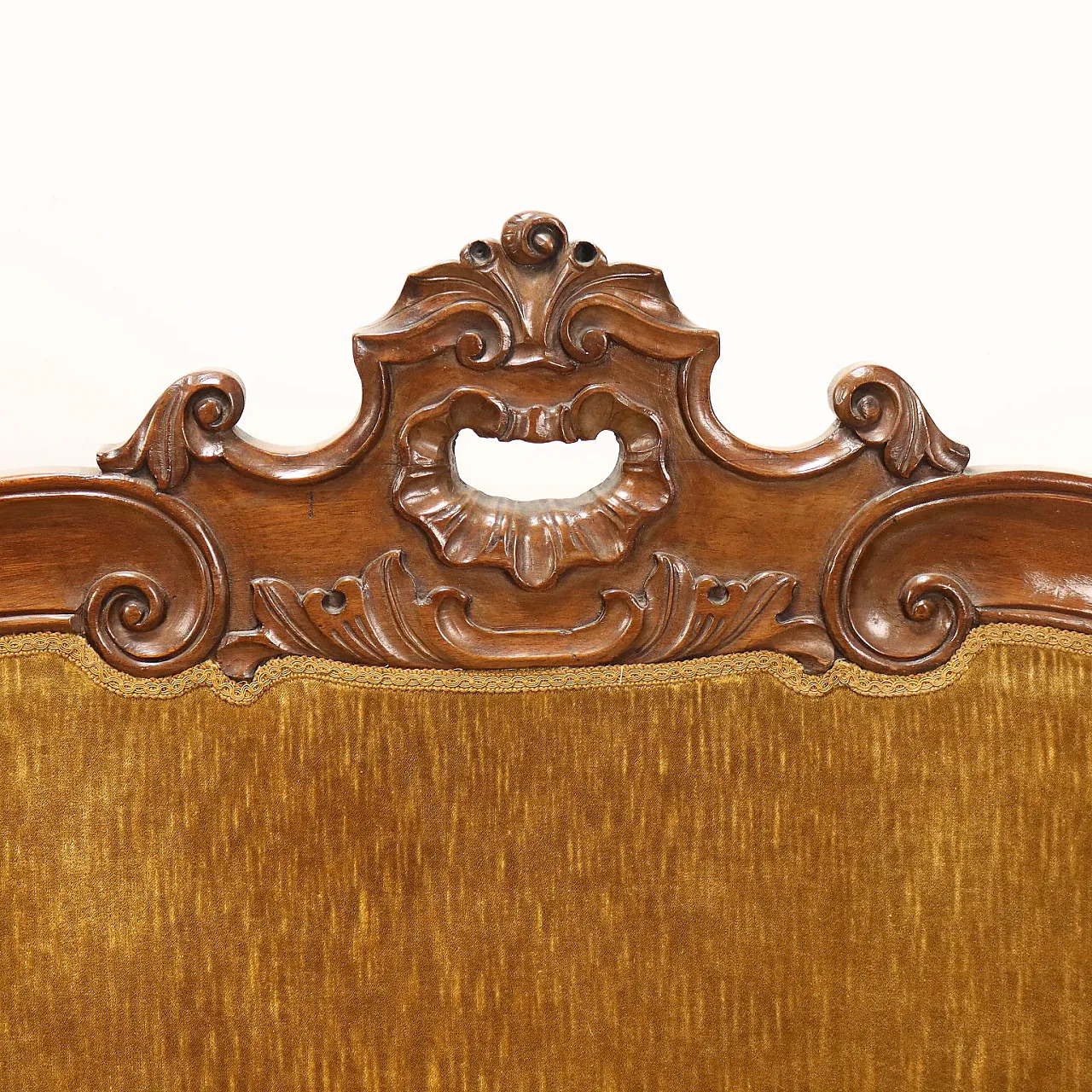 Sofa Louis Philippe in walnut carving Italy, 19th century 4