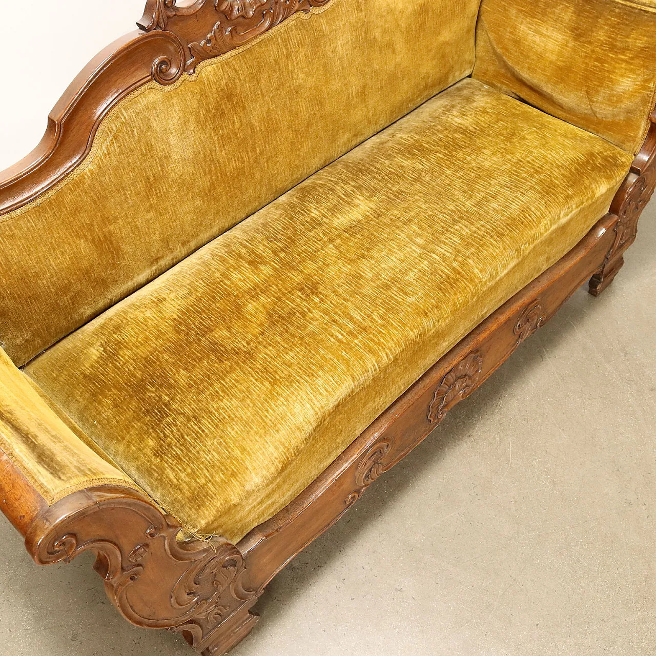 Sofa Louis Philippe in walnut carving Italy, 19th century 7