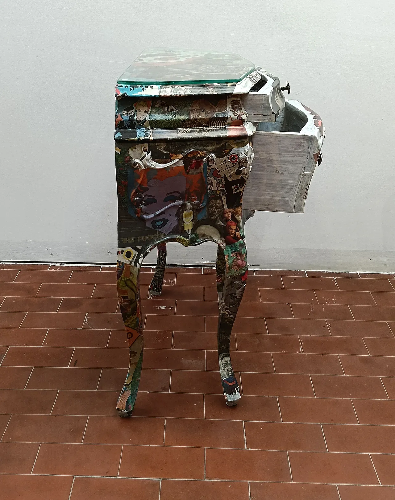 Coppio di comodini decoupage artistico, 2000 11