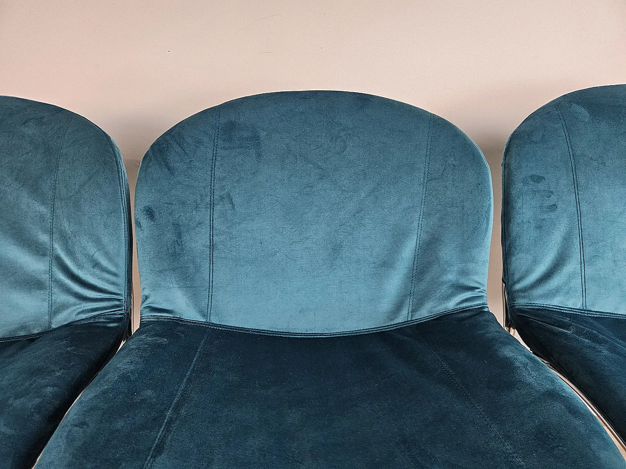 4 sedie in tubolare rivestite in velluto azzurro, anni '70 6