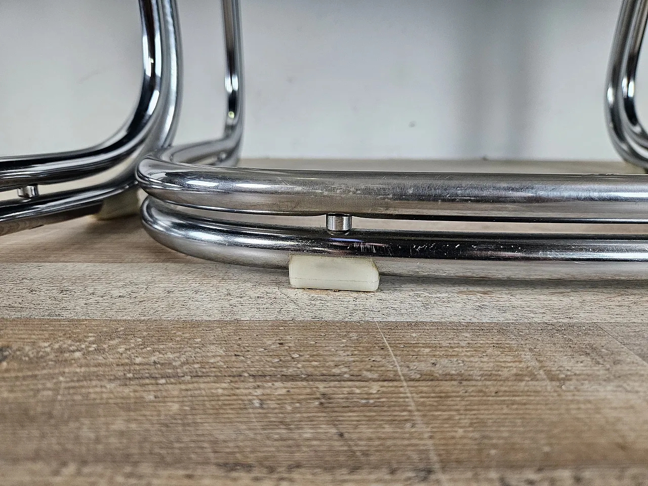 4 sedie in tubolare rivestite in velluto azzurro, anni '70 13