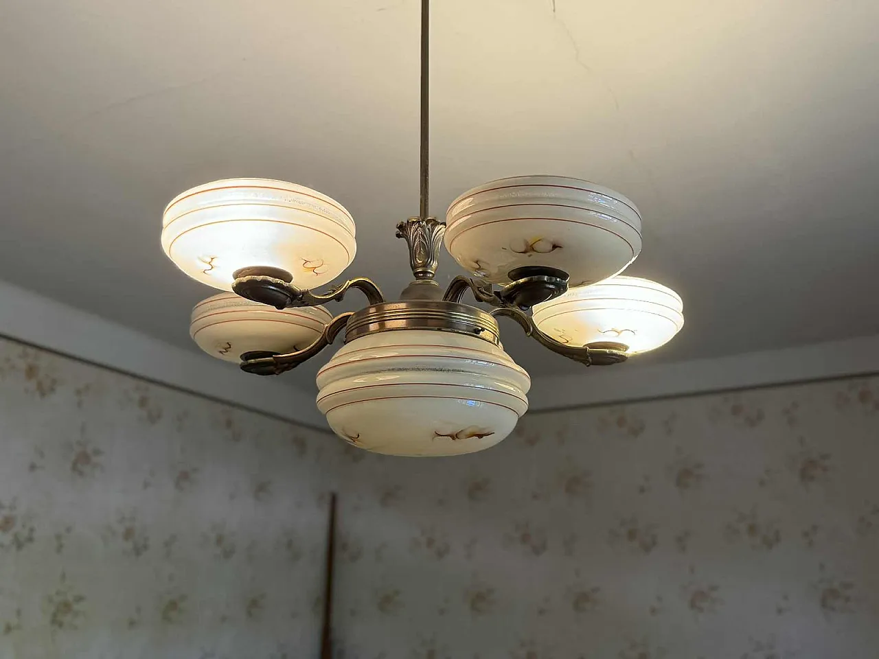 Lampadario Art Déco a 5 braccia in ottone e vetro, anni '40 1