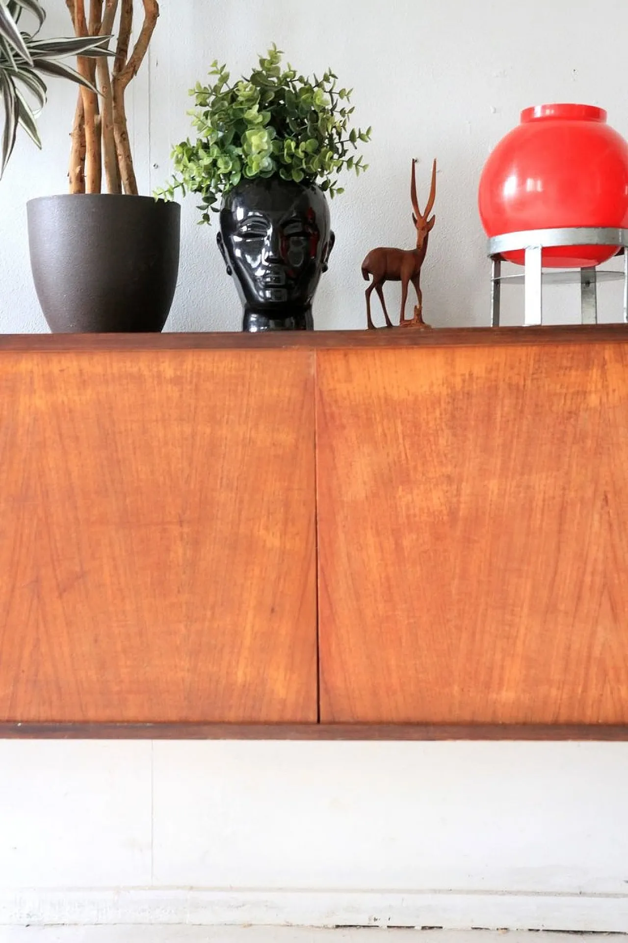 Credenza Mid-Century moderna in teak con gambe in metallo, anni '60 4