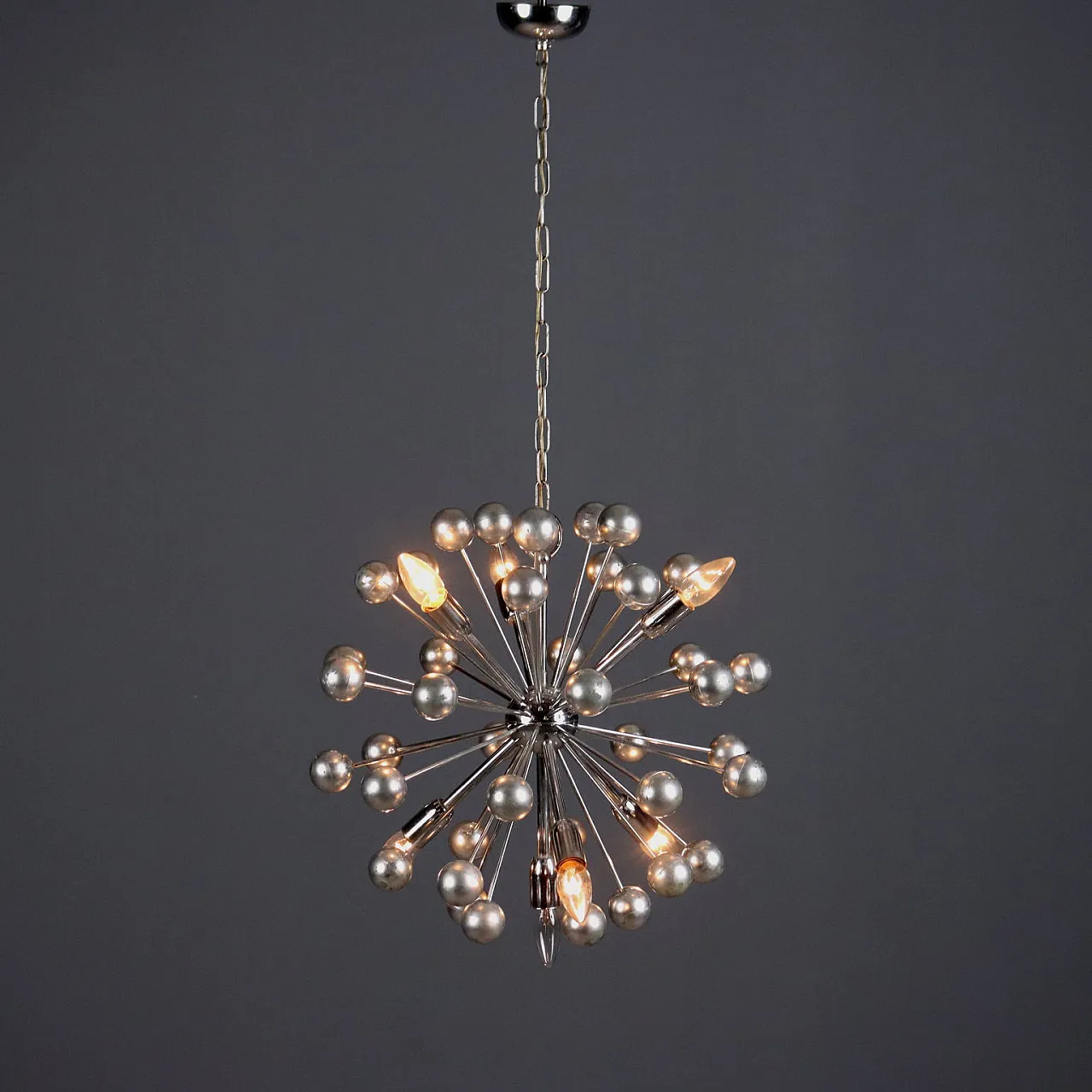 Lampada a sospensione in metallo e plastica cromata, '900 1