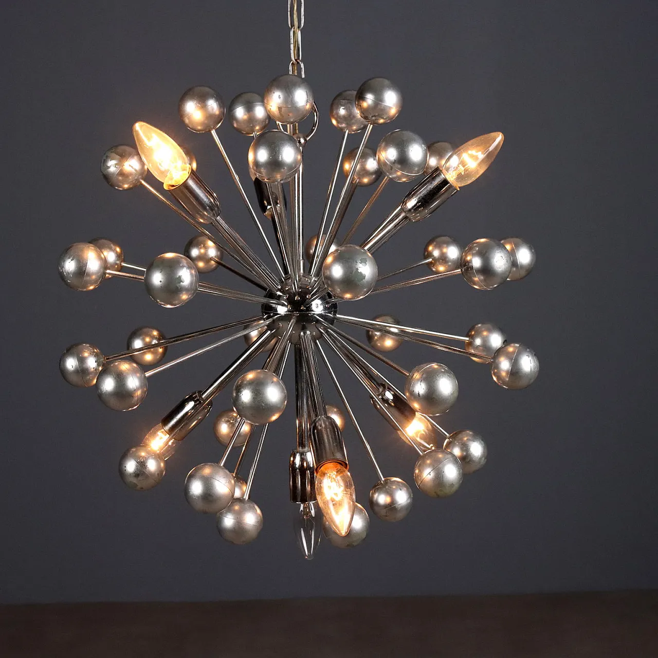 Lampada a sospensione in metallo e plastica cromata, '900 3