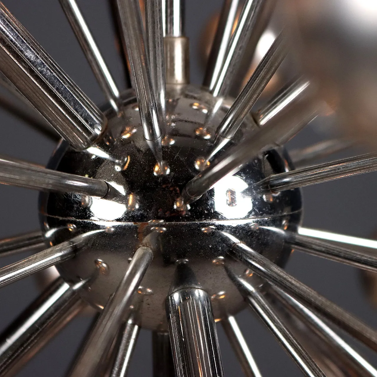 Lampada a sospensione in metallo e plastica cromata, '900 6