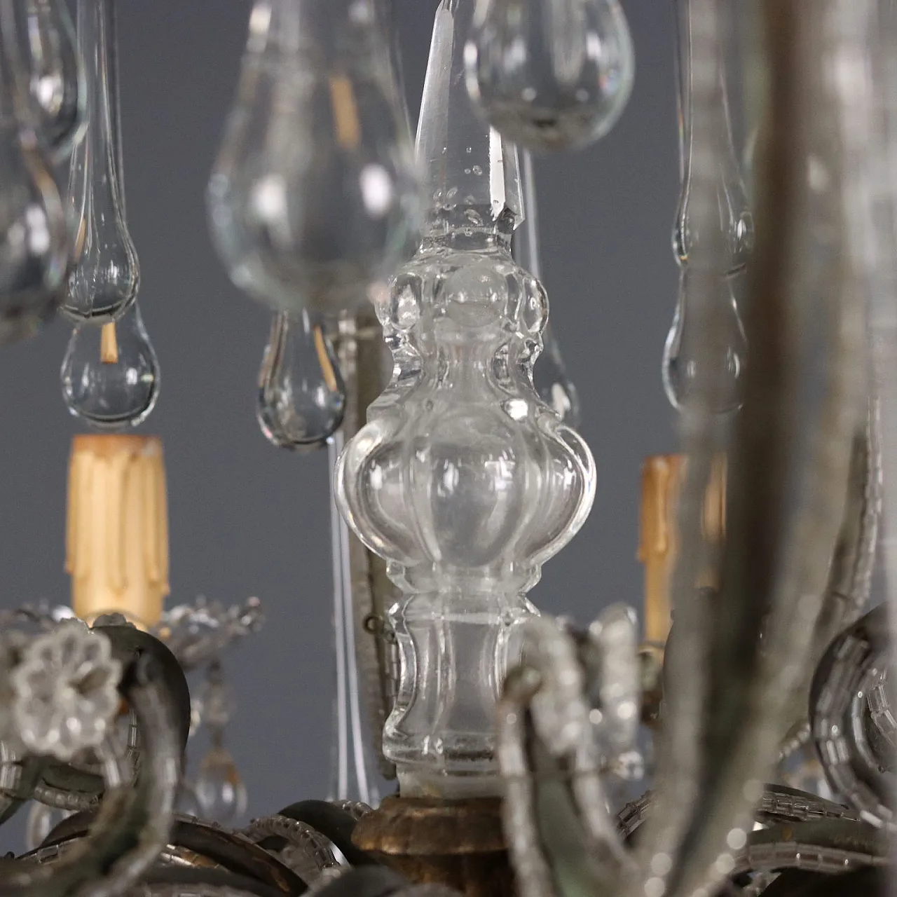 Lampadario in metallo e lamiera lavorata e collane in vetro, '800 5