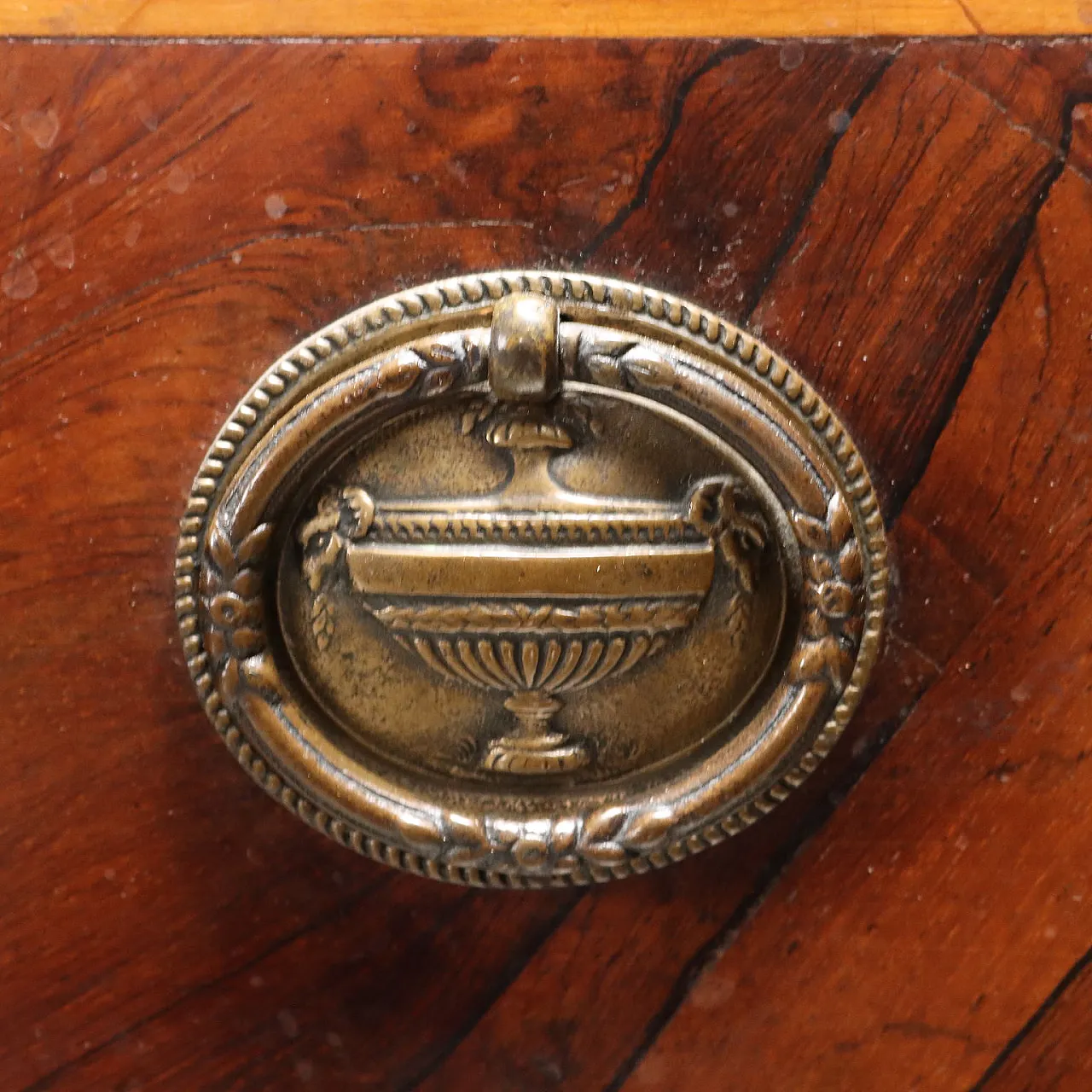 Coppia di cassettoni in noce e abete, '700 7