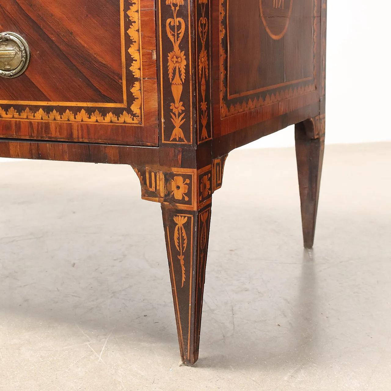 Coppia di cassettoni in noce e abete, '700 9