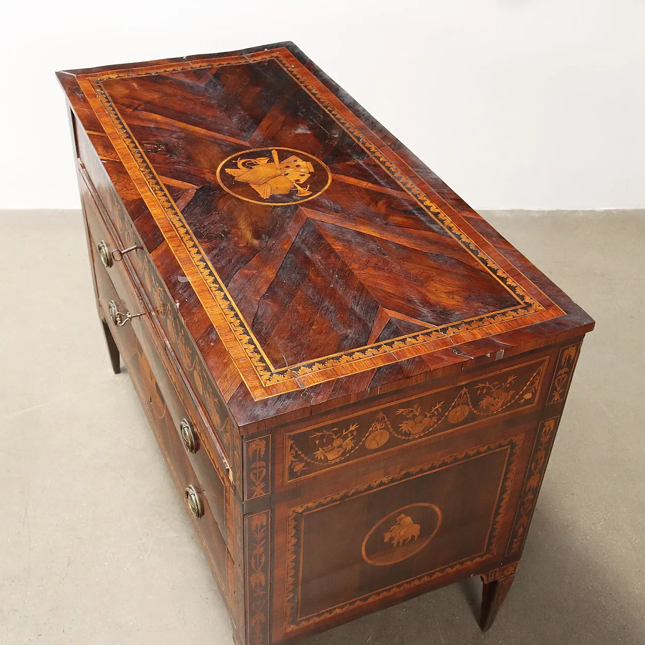 Coppia di cassettoni in noce e abete, '700 10