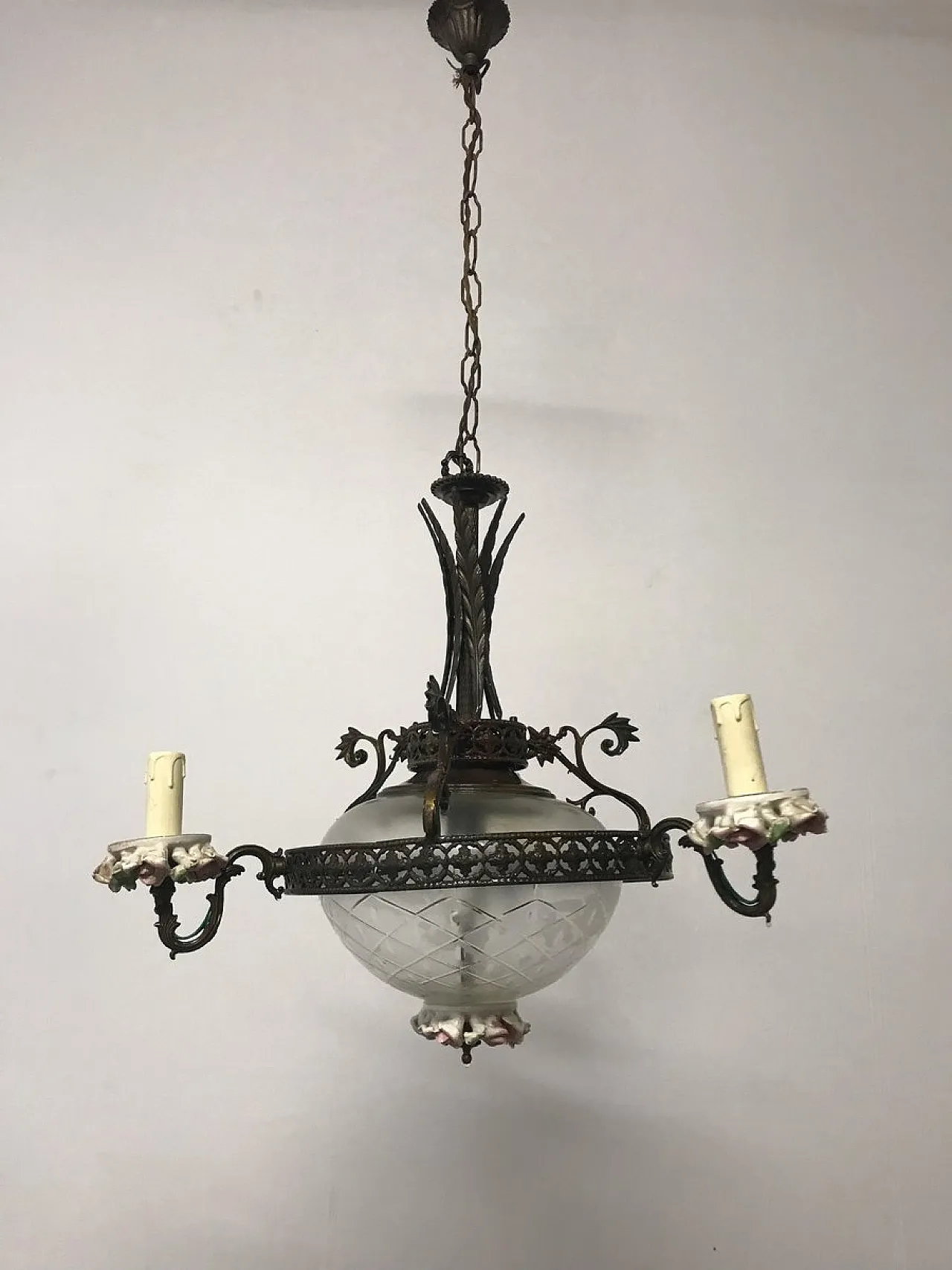 Lampadario in porcellana di Capodimonte e bronzo, Italia, anni '30 1