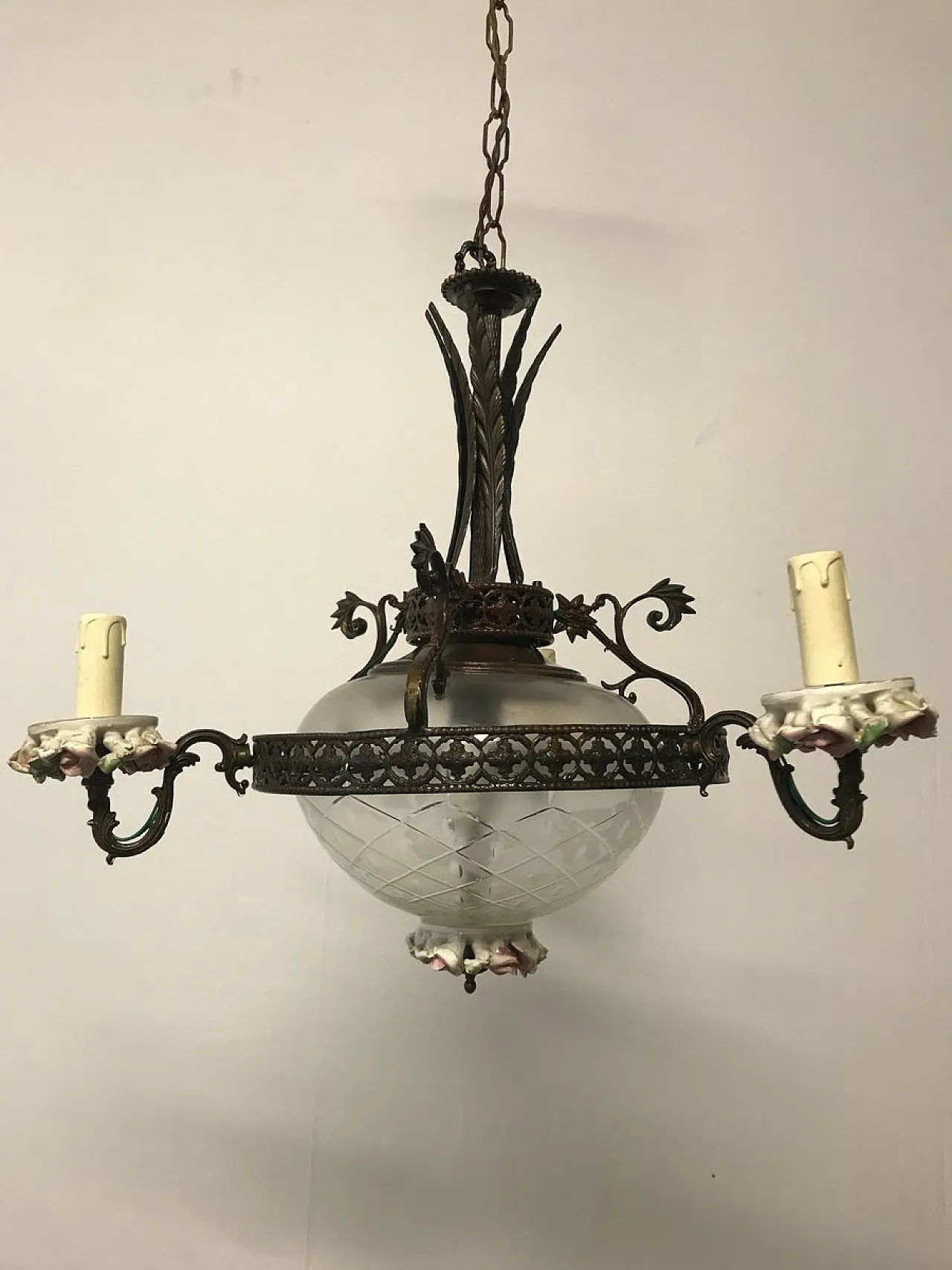 Lampadario in porcellana di Capodimonte e bronzo, Italia, anni '30 3