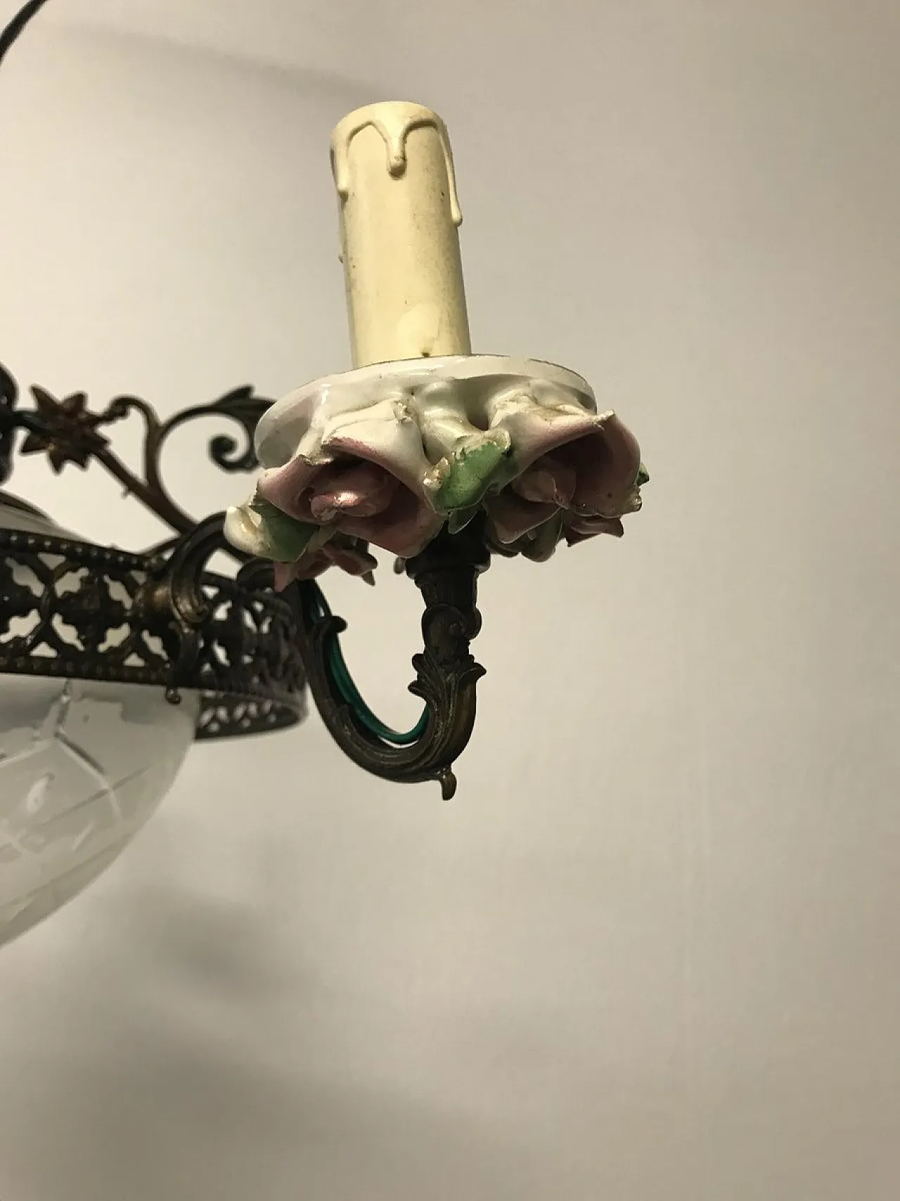 Lampadario in porcellana di Capodimonte e bronzo, Italia, anni '30 4