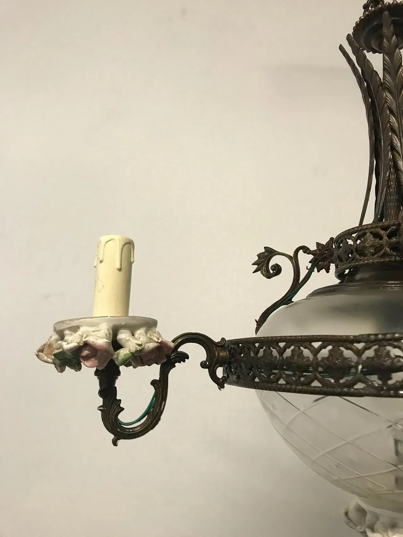 Lampadario in porcellana di Capodimonte e bronzo, Italia, anni '30 5