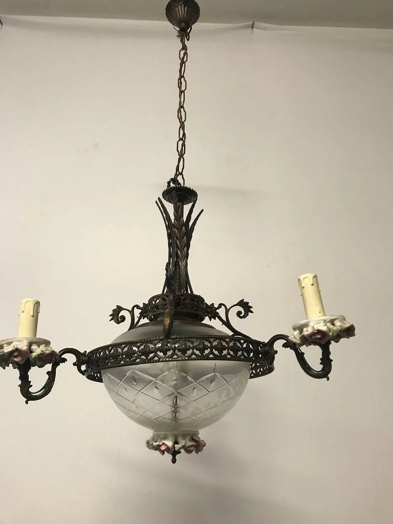 Lampadario in porcellana di Capodimonte e bronzo, Italia, anni '30 7