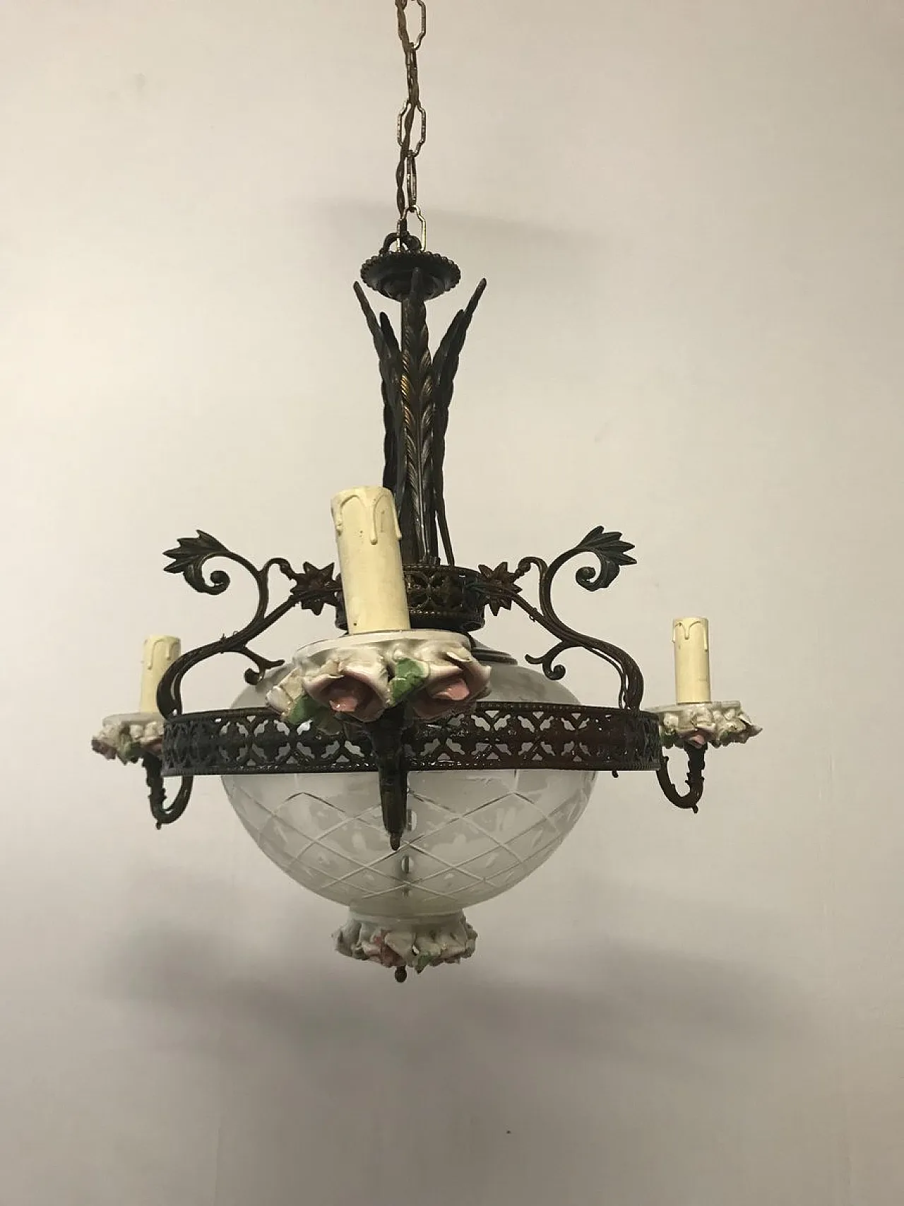 Lampadario in porcellana di Capodimonte e bronzo, Italia, anni '30 11