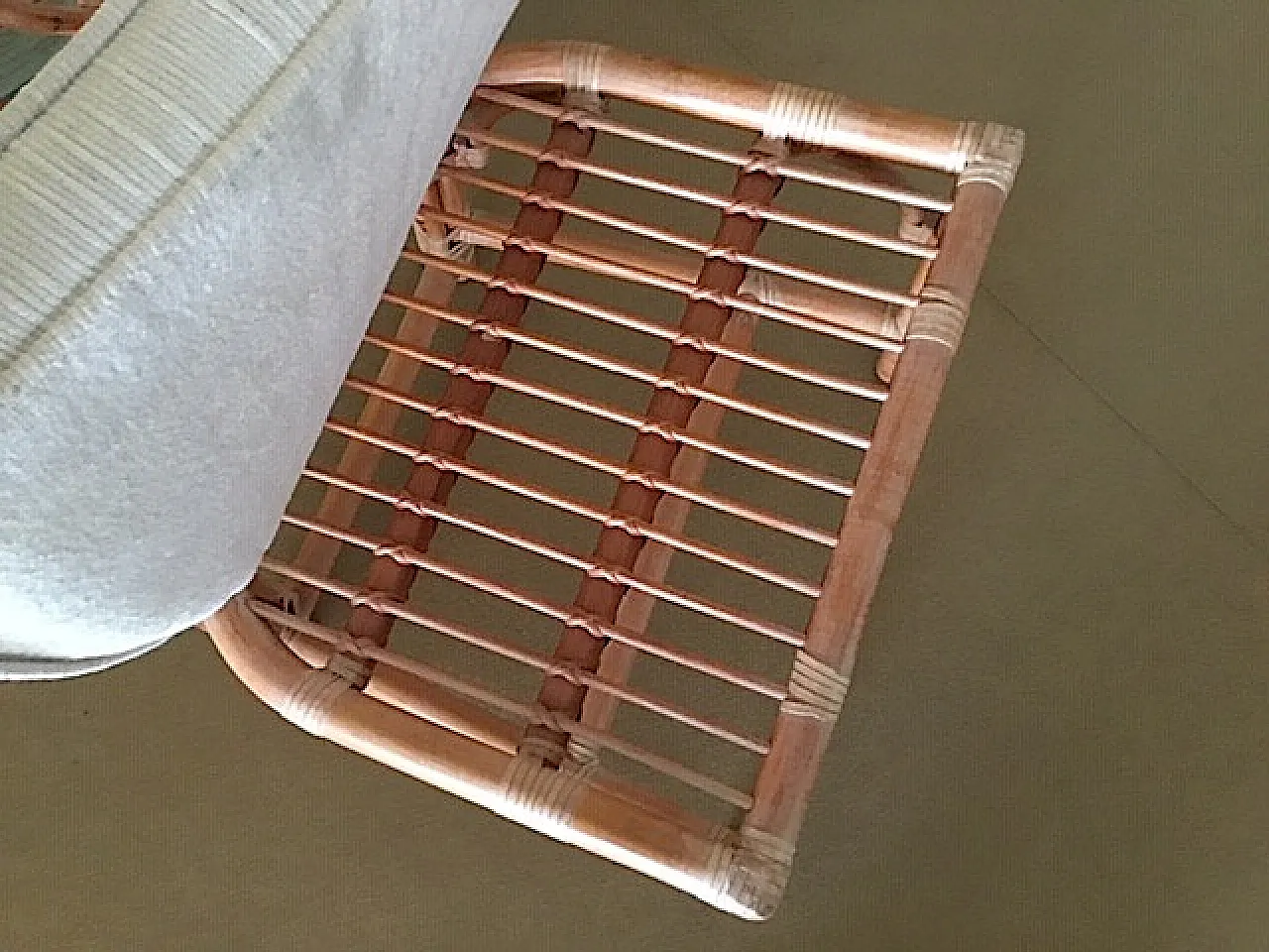 8 chairs by McGuire USA in rattan and parchment leather, 90s 4